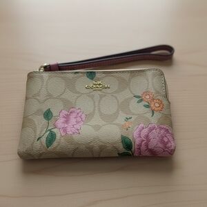 Coach Corner Zip Wristlet Khaki Multi (NWT)